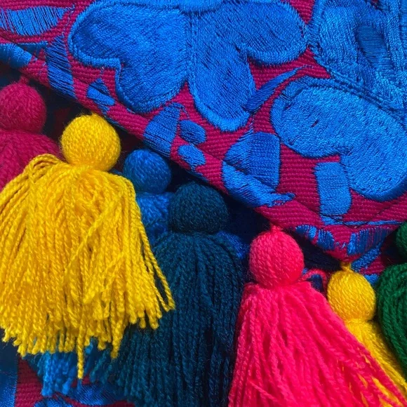 Tassled envelope clutch with zippered closure - Picture 9 of 11